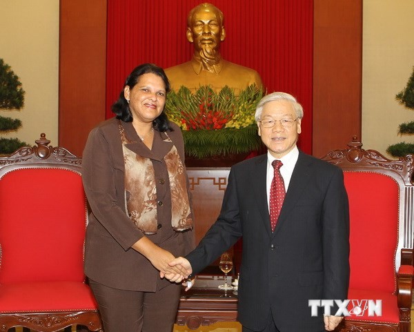 Party leader receives visiting Cuban official - ảnh 1